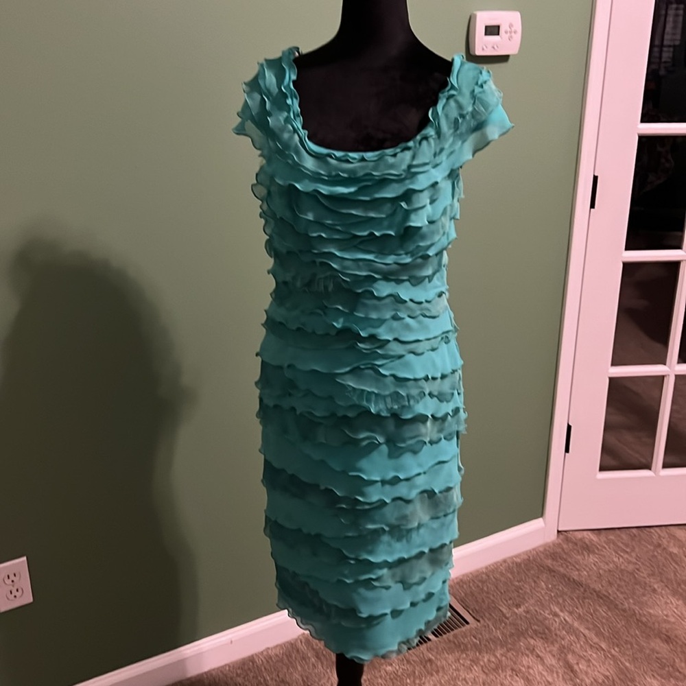 🫶 Tadashi Shoji Cocktail Dress